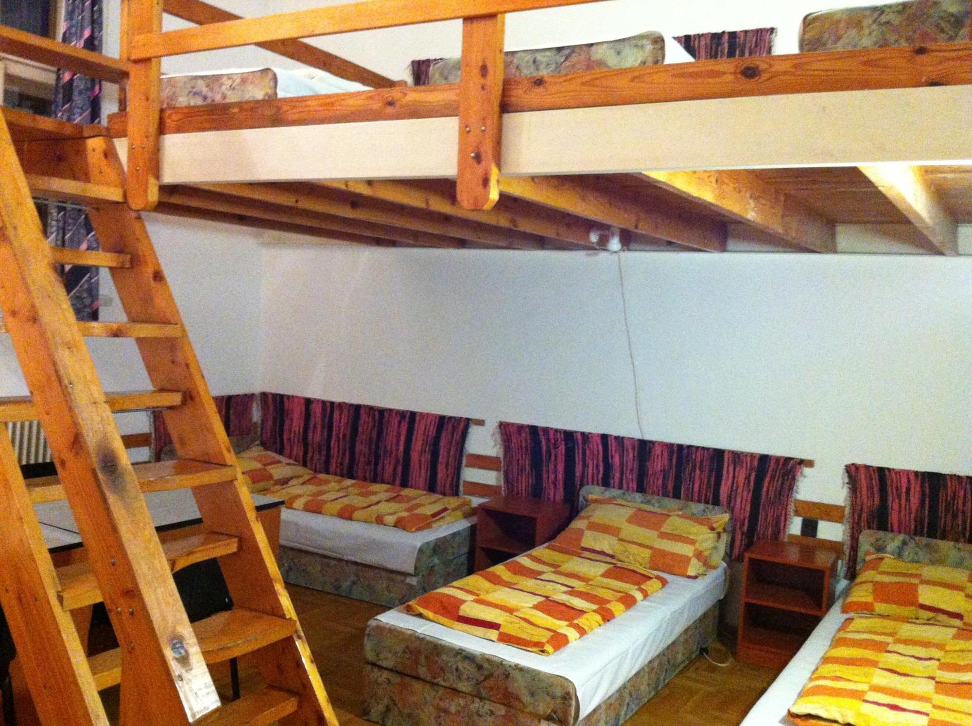 Season Hostel 2 Budapest Esterno foto